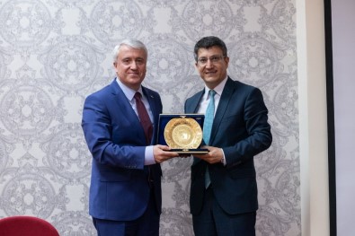 YÖK Üyesi Gündoğan'dan Üniversite Ziyareti