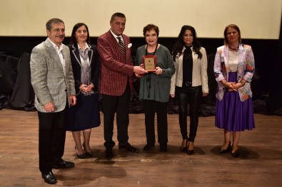 '2 Yaka Yarım Aşk' Beğeni Topladı