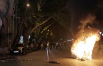 BAŞBAKANLIK - Arnavutluk'ta Hükumet Karşıtı Protestolarda Arbede Açıklaması 13 Polis Yaralandı