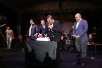 FERHAT GÖÇER - Ferhat Göçer'e Konserinde Doğum Günü Sürprizi