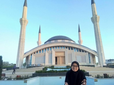 Yurtdışı Türkler Ve Akraba Topluluklar Başkanlığından Endonezyalı Öğrencinin Annesine Anneler Günü Sürprizi