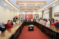 ANNELER GÜNÜ - Başkan Yalçın'dan Kadın Personele Anneler Günü Hediyesi