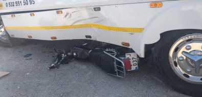 Çekici İle Motosiklet Çarpıştı Açıklaması 2 Ağır Yaralı