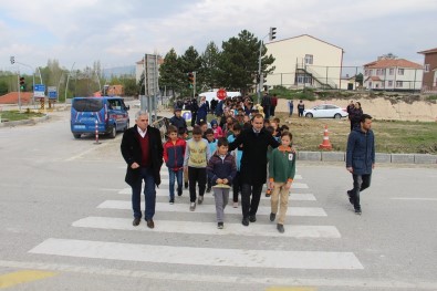 Dumlupınar'da 'Öncelik Hayatın, Öncelik Yayanın' Etkinliği