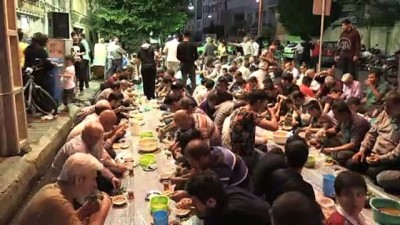 İran'ın Başkenti Tahran'da Sokak İftarı Geleneği