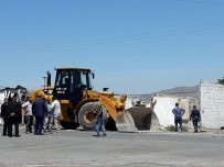 KAÇAK YAPI - Kapadokya'da 40 Kaçak Yapı Daha Yıkıldı
