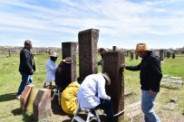 VAN YÜZÜNCÜ YıL ÜNIVERSITESI - Selçuklu Meydan Mezarlığı'nda Kazı Ve Restorasyon Çalışmaları Başladı