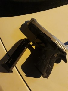 Şüphe Üzerine Durdurulan Araçtan 30 Bin Liralık Tabanca Çıktı