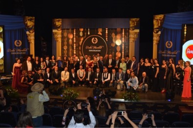 10. Bedia Muvahhit Tiyatro Ödülleri Muhteşem Bir Törenle Sahiplerini Buldu