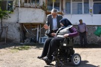 KADIR BOZKURT - Başkan Bozkurt Yatağa Bağlı Engellinin Hayatına Dokundu