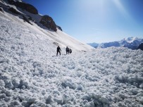 Çığın Düşme Anı Cep Telefonu Kamerasına Yansıdı