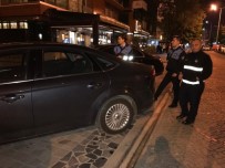 KALDIRIM İŞGALİ - Düzce'de Kaldırımlara Parka Geçit Yok