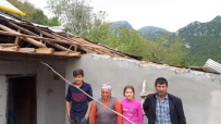 YEŞILYAYLA - Fırtınada Evlerinin Çatısı Uçan Aile Yardım Bekliyor