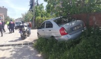 SARıKÖY - Kamyonet Otomobile Arkadan Çarptı Açıklaması 1 Yaralı