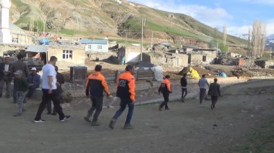 Kars'ta Kaybolan Kız Çocuğunu Arama Çalışmaları Yeniden Başladı