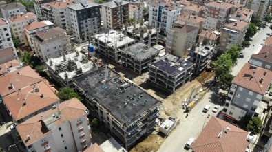 Kartal'da Yıkılan Binaların Yerine Yeni Binalar Hızla Yükseliyor