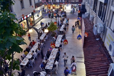 Kuşadası Esnaf Odası İftar Yemeği Düzenledi