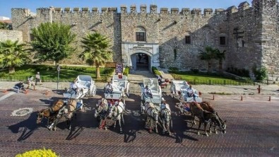 Kuşadası'nda Fayton Yasaklandı