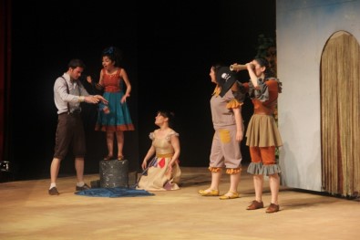 'Sihirli Kitap' Çocuk Oyunu