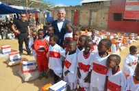 TİKA'dan Mogadişu'daki Somalili Mültecilere Gıda Dağıtımı