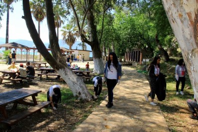 Toplum Gönüllüleri Sahili Temizledi