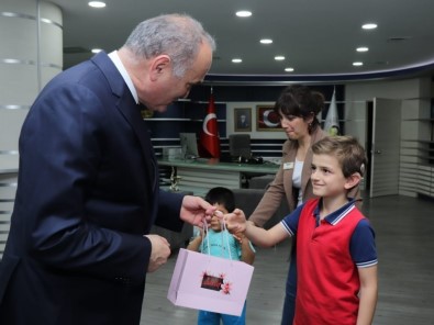 Başkan Özlü'ye Özel Çocuklardan Ziyaret