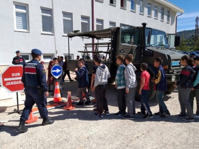 Derebucak'ta Öğrencilere Jandarma Teşkilatı Tanıtıldı