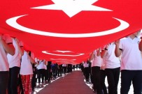 Düzce'de Gençlik Haftası Renkli Görüntülerle Kutlanıyor