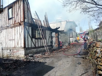 Kızılcahamam'da Köyde Çıkan Yangın İtfaiyeyi Alarma Geçirdi