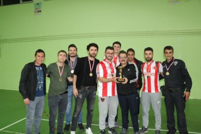 Kurtalan'da Voleybol Turnuvası Sona Erdi