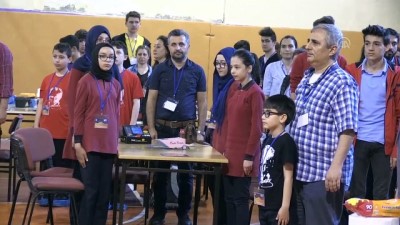 Öğrencilerin Robotları 'Egemenlik Yolunda' Yarıştı