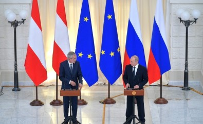 Putin Ve Avusturya Cumhurbaşkanı Bellen Bir Araya Geldi