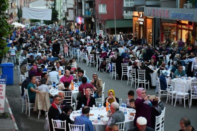 Başkan Vergili, Esentepe'de Düzenlenen Geleneksel Mahalle İftarına Katıldı