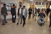 YÜRÜME ENGELLİ - Devlet Hastanesi Başhekimi Mehmet Duran, Gözleri Bağlı Olarak Danışmaya Gitmeye Çalıştı