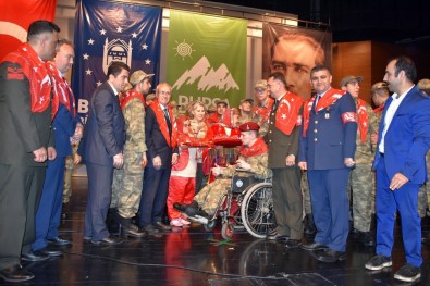 Engelli Gençlere Asker Kınası Yakıldı