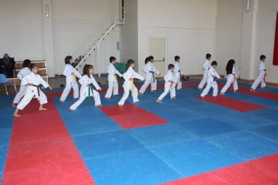 Gençlik Haftası Karate Turnuvası Yapıldı