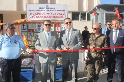 Hakkari'de Mahkumların El Emeği Sergilendi