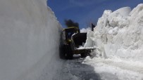KARLA MÜCADELE - Karla Kaplı Yol 6 Ay Sonra Açılabildi
