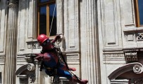 SÜPER KAHRAMAN - Örümcek Adamların İstiklal Caddesindeki Gösterisi İlgiyle İzlendi