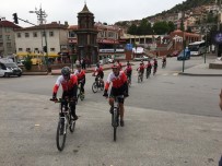 SELANIK - Samsun'a Giden Bisikletçiler Tosya'da Mola Verdi