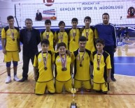 VOLEYBOL TAKIMI - Şehit Erdal Alpkılıç Ortaokulu Voleybolda Birincisi Oldu
