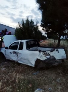 Takla Atan Ticari Aracın Sürücüsü Yaralandı