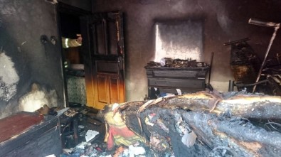 Tuzla'da Çocukların Evde Çakmakla Oyunu Yangınla Sonlandı