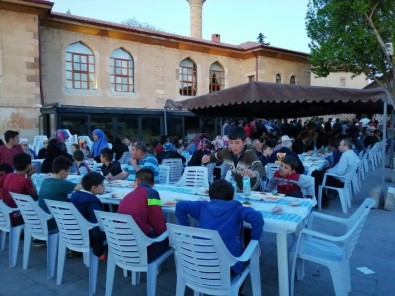 Uçhisar Belediyesi İftar Çadırına  Yoğun İlgi