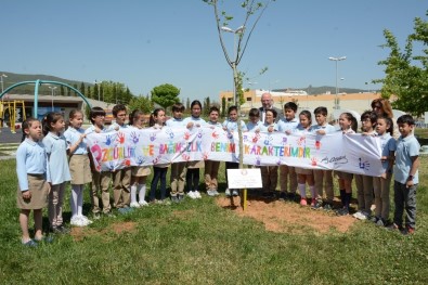 Yüzüncü Yılda Ağaç Dikip Gençliğe Hitabe'yi Okudular