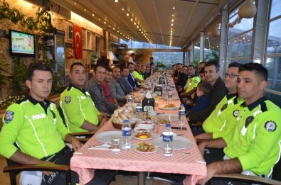 Akseki'de  Bölge Trafik Polisleri İftarda Buluştu