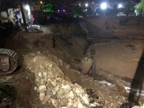 DOĞALGAZ PATLAMASI - Başkent'te Çöken Bariyerler Doğalgaz Borusunu Patlattı