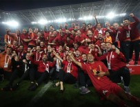 FLORYA METIN OKTAY TESISLERI - Galatasaray yönetimi prim dağıtıyor!