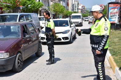 Hem Sürücüleri Hem Yayaları Uyardılar