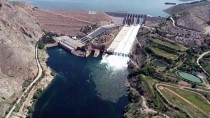 ERSİN TEPELİ - Keban Baraj Gölü'nün Tahliye Kapakları 15 Yıldır İlk Kez Açıldı